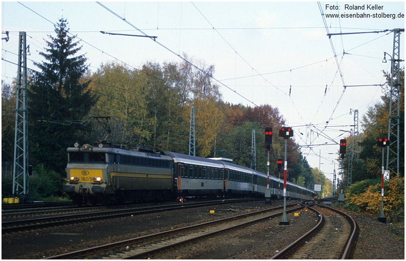 1987_11_xx_Bf_Aachen_Sued_SNCB_1803_SNCFWaggons_Parsifal_2104_xF5_F
